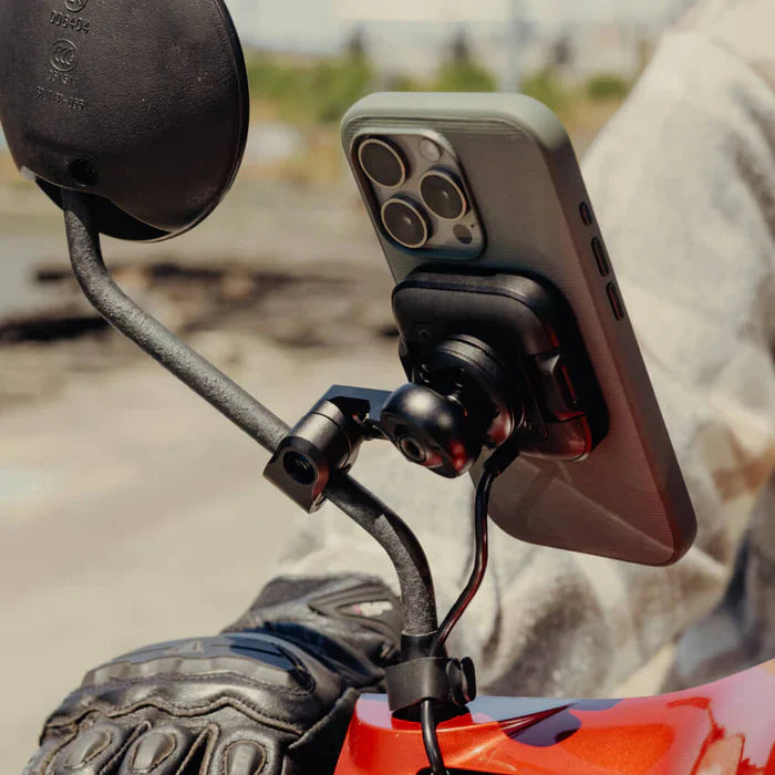 Peak Design iPhone-stativfeste til Motorsykkel speilramme med Qi2-lading